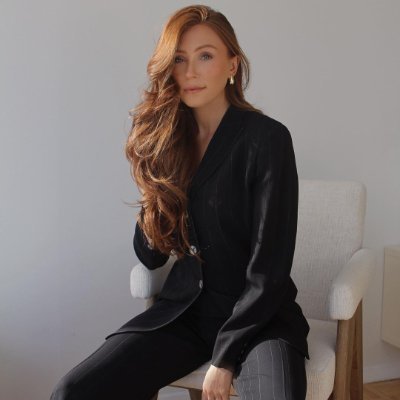 Vivian_ykkb's profile picture. A traveler, life observer and adventurer driven by humor and curiosity!