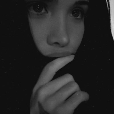 llovebombss's profile picture. 