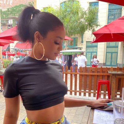 PrettyAshlley's profile picture. 