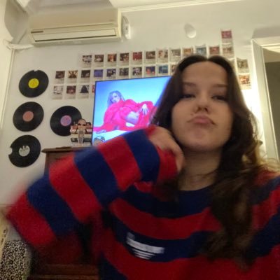 fezagulmez's profile picture. gün geçmiyor ki etik ve etnik acılarımdan bir ders daha almayayım