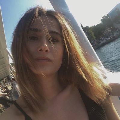 aysse__nur's profile picture. Tanrım ben bu rolü ezberleyemiyorum