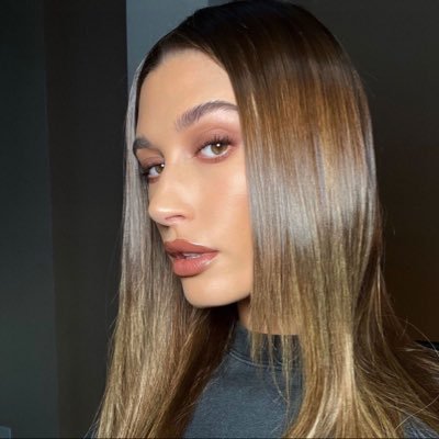 BIEBERSLGND's profile picture. stan of the legendary prince of pop and the iconic business woman ★