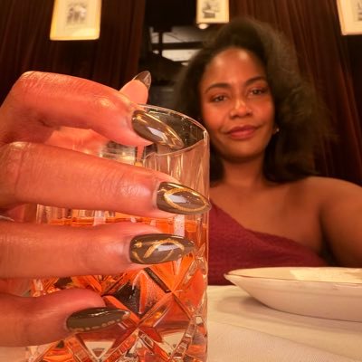 petaa_breadd's profile picture. || always be better || just keep swimming || dancing through life.