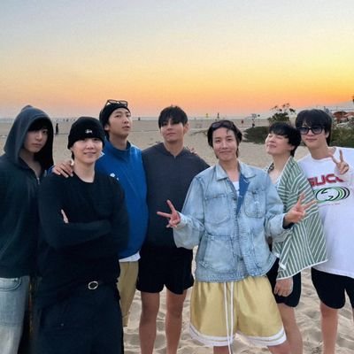gabminie13's profile picture. 'Even if you are far, we are looking at the same sky. no matter what happens, as long as you're here, nothing seems scary.' - For You
#OT7 

BTS PAVED THE WAY💜