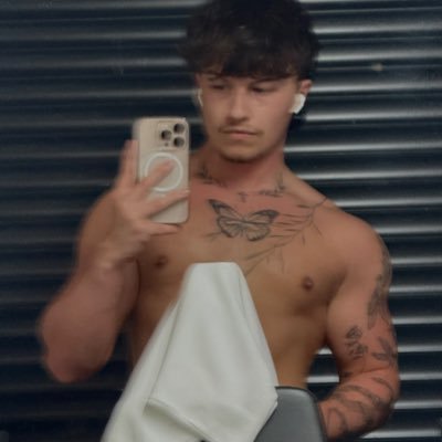 J_wicks21's profile picture. 