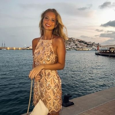 strxngrinmoscow's profile picture. ⋆｡𝘝𝘦𝘭𝘷𝘦𝘵 𝘥𝘶𝘴𝘬 & 𝘮𝘰𝘰𝘯𝘭𝘪𝘵 𝘭𝘢𝘤𝘦 ⚜︎
  𝘈 𝘴𝘰𝘶𝘭 𝘴𝘵𝘪𝘵𝘤𝘩𝘦𝘥 𝘸𝘪𝘵𝘩 𝘵𝘸𝘪𝘭𝘪𝘨𝘩𝘵 𝘨𝘰𝘭𝘥 ✦ ༘ ⋆｡