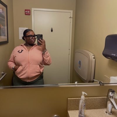 __keepupwithb's profile picture. God is within her she will not fail #foreverauntp💚