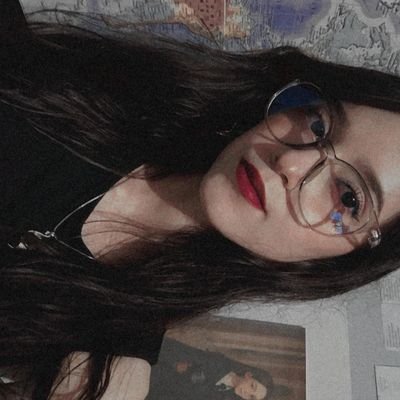 Perlaftrm's profile picture. Eres arte y no tienes que sentirte culpable por alguien que solo te mira en lugar de observarte.