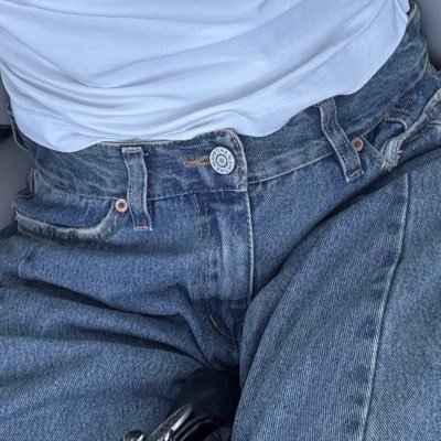 olokonlaaa's profile picture. burner cause i’m under cover