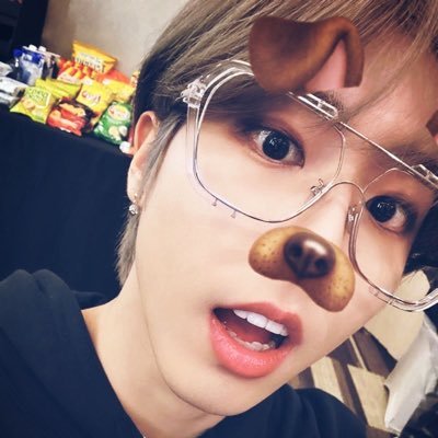 hannikeuu's profile picture. ta eu e o jake levando a layla pra passear enquanto escutamos post malone no fone