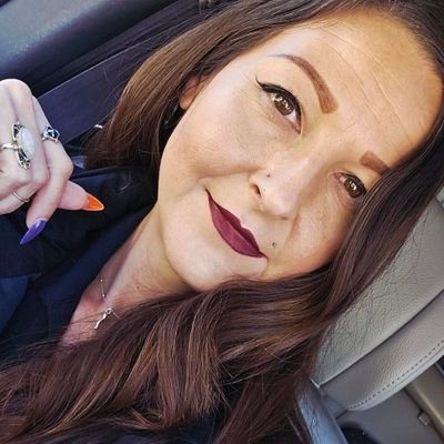 KhendiBaker's profile picture. 🎶🍬🐈‍⬛🔮🌑📖🐇🦋🕸🥀✨️

https://t.co/9NnUZU71tX