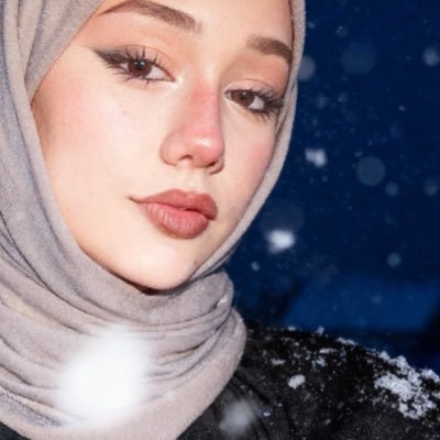 zeynbzg's profile picture. ay gülesim geldii