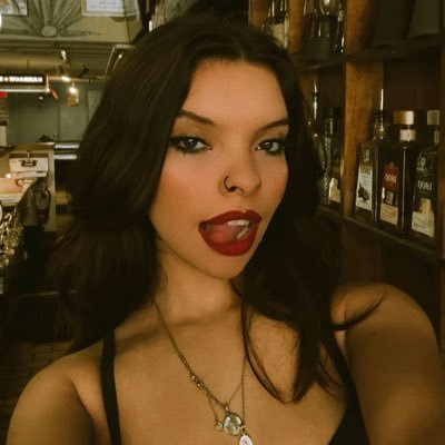 zmikaylar's profile picture. BLM 🧚🏼‍♀️ TPWK 🦋 (she/her)