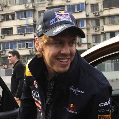 marimacarraoo's profile picture. jurídico pedri e sebastian vettel