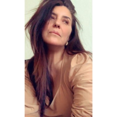 CARLABORLONE's profile picture. Prefiero comer pastas y vino que ser talla cero. (Sophia Loren) 🍷🍝