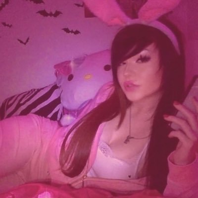 glamroach's profile picture. cunt