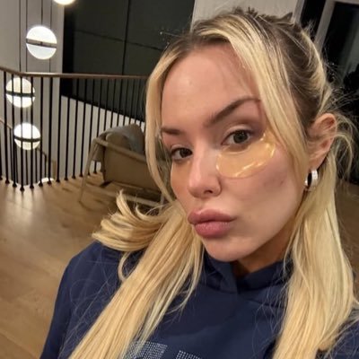 Tanamongeau134's profile picture. Beauty with a hint of mystery 💫