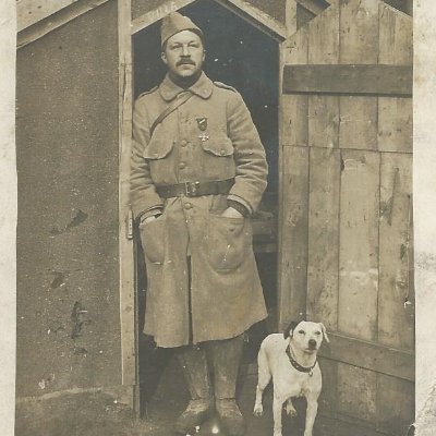 MaraisLydie's profile picture. Ecrivain, ( ni autrice,  ni auteure, ni écrivaine ), et ex- professeur. Je suis venue dire dans ce monde que je m'en fous.