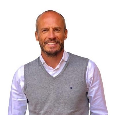 Andresparis1's profile picture. ⬆️ Entrenador @levanteudfemenino @ligaf 🧲Ayudo a futbolistas en su fortaleza mental y emocional 📗Pedagogo deportivo 🇪🇸🇮🇹