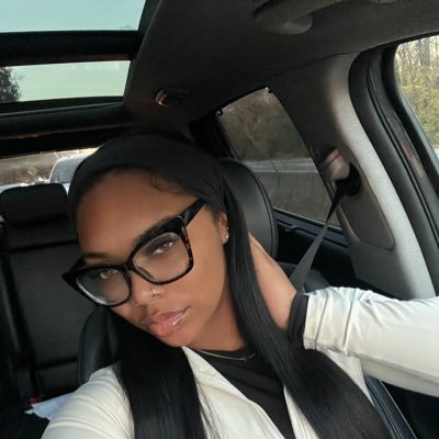 onlyoneshadae's profile picture. 