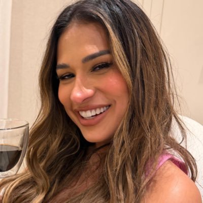 lumonephia's profile picture. mundinho simone me abraçando e falando que meu cabelo tá cada vez maior • fan account || rbr & simone & malu & dimaury ||