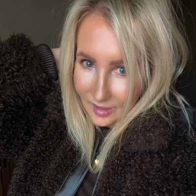 Evarally's profile picture. Travel and healthy life style lover. Sushi, coconut delicacies, animals and music lover too🎧If music is the food of love- keep playing ❤️❤️🎶