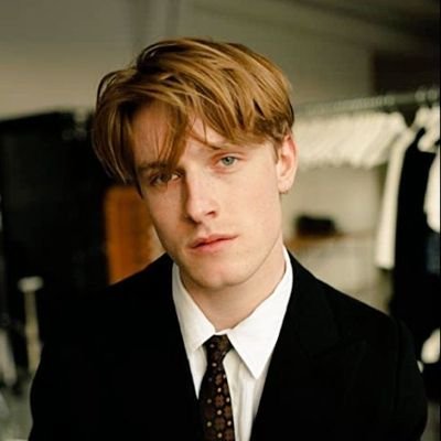 beagonies's profile picture. 𖢻  :   Green  ﹠  gloomy   boy    —in a thousand agonies   ( ❅ )   हिरख   ♦   Fated to an expressive self·redemption upon the very pages of defeat 🀦