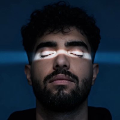 pi98_z's profile picture. Novelist📝