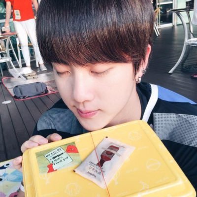 _uarmymoon's profile picture. 