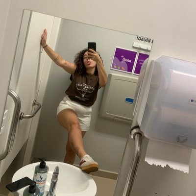 ludzinhack's profile picture. estudante de RI que sonha em ser protagonista de um romcom