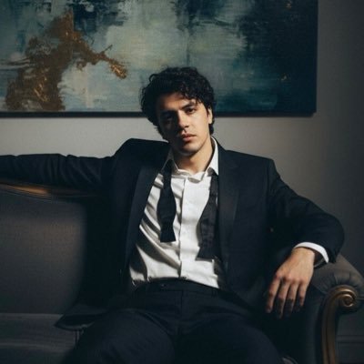 fuckinpolat's profile picture. nadir rastlanan biri