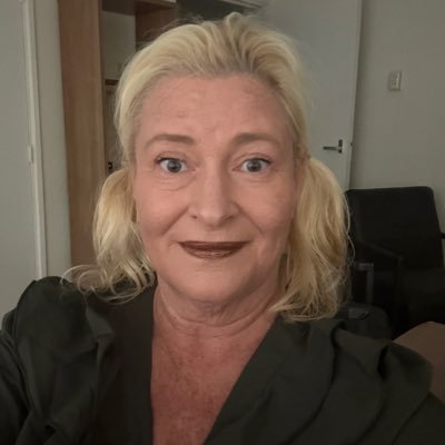 KarinDrunen's profile picture. Karins 2e Accountje 

Visagist
Beautyadvisor* *Trainster*

 *Weduwe* 

*(Ex ⁉️) Kankerpatiënt 2x.*

 Houdt  van voetbal & F1  ⚽️  🏎
 NO DM‼️    ✨️✨️✨️