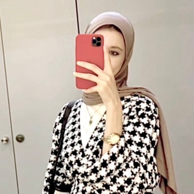 mmmmzxe1's profile picture. تحدث عن كل ما يؤرقك ويعبُث بقلبك الصغير .. @mmmmzxe