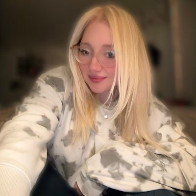 weblesstherains's profile picture. swiftie since ‘08. vet medicine⚕️. one time i almost got invited to a SS but t*ylornation left me on read. met @taylorswift13 29/03/11 🫶🏻