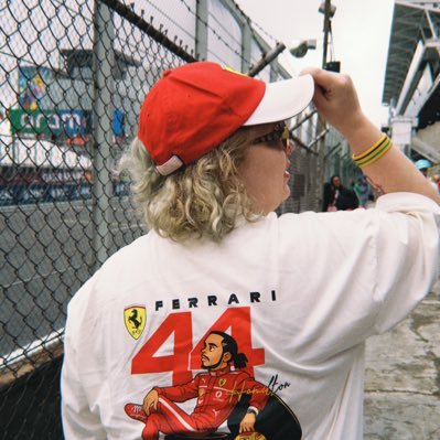 DehFlowers's profile picture. Can be found taking pictures of cars, recording podcasts (@diznoboletimque) and watching old episodes of Doctor Who.

#AG99 🐝 #LeMans24