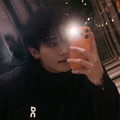 _astronout's profile picture. (UNREAL — MM) #黃鉉辰 HOT like a bullet, drop-dead and gorgeous, love to painting, have strong Visual and can make you scream his name. Part of KIDZCORE | EL8VATE