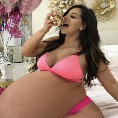 CrazyBellyFiend's profile picture. horny Vore obessed lunatic - High chance of eating you 🫵 - kinda a softie (as in soft belly) - 🔞RP account, heavily features VORE -