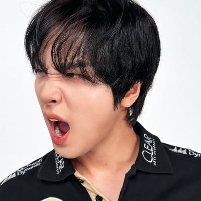 yassstrophile's profile picture. she/her