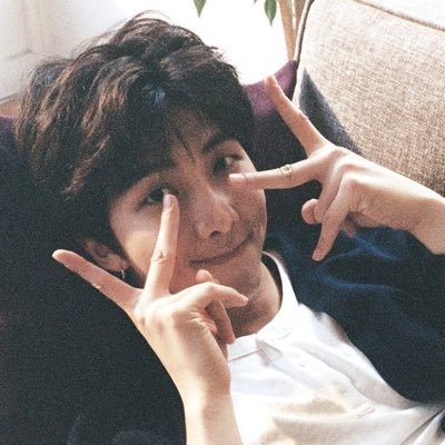 lifegoesred's profile picture. take me to the lakes where all the poets went to die