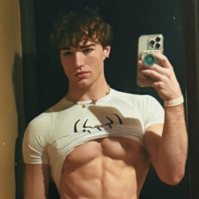 txlpcrxcvxl's profile picture. 