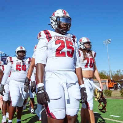 QuincySmith62's profile picture. 6’2 285.| RS Freshman