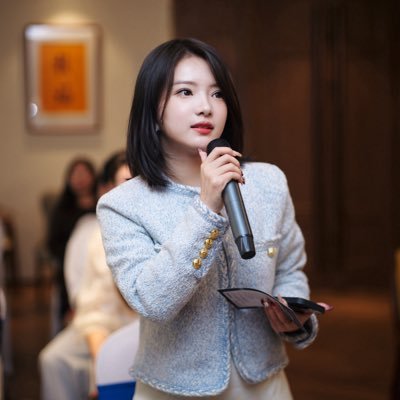 vickystarstar's profile picture. Web3 Interview Host | Lighting up minds & the era ✨ | @QubitTalk                                  Web3访谈主持人｜点亮思想与时代的星辰 ✨ | QubitTalk