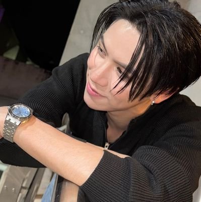 riquoschet's profile picture. wave.