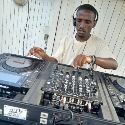 LarkingOriginal's profile picture. 🎶 DJ | Producer | Sound Curator
🎧 All links & latest sets 👉🏼
https://t.co/vkGTsz7Gd2
•Bookings: Larkingoriginal@gmail.com | +27659724579