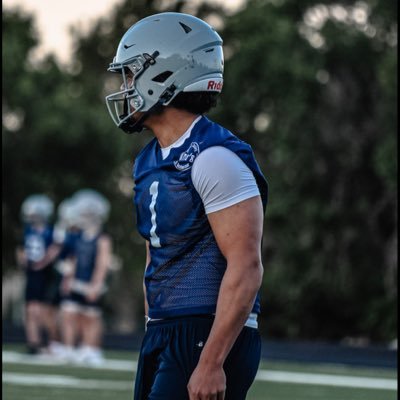 manase10soakai's profile picture. DE/LB | 2026 | 6'1" 220 Ibs I La Cueva HS (New Mexico) 4.25 GPA (weighted) I Football - Track I 5052345946 l 𝐉𝐞𝐬𝐮𝐬 𝐬𝐚𝐯𝐞𝐬 ✞