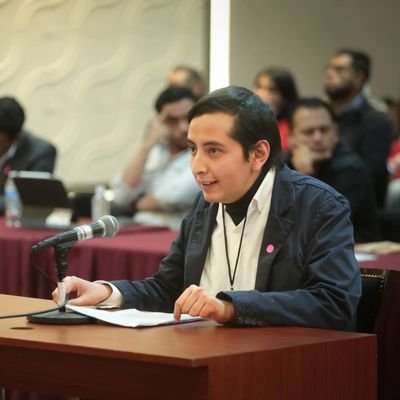 IvanGoSerr91's profile picture. Historiador, analista, escritor en formación, humanista, militante de izquierda, bibliófilo, cinéfilo y navegante solitario.