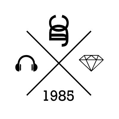 djcoelhosp's profile picture. Relatos desde 1985. Após anos organizando e produzindo festas, em 1999 formou-se em design e em 2005 tornou-se DJ profissional. Sejam bem vindos.