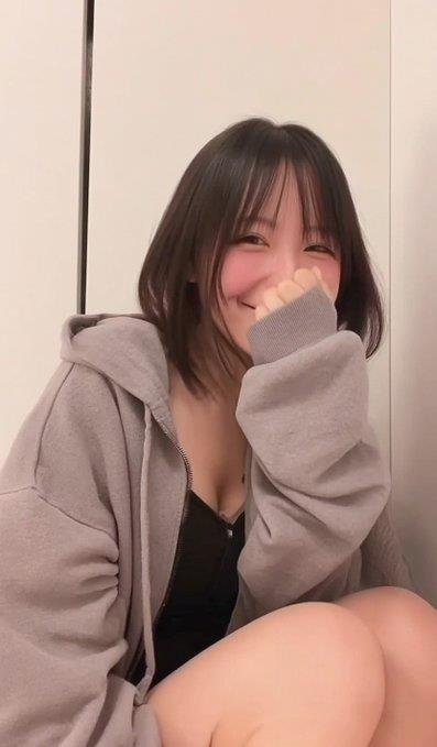 AkshayG95983396's profile picture. 看護師3年目🐰 仕事のストレスからの現実逃避でSNSはじめてみました🤍FカップでMです💦