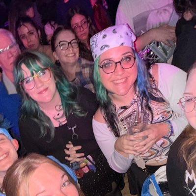 karlss16's profile picture. turns out I’m harder to forget then I am to leave -TSwift