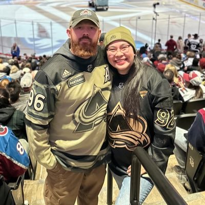 itsabarkerthing's profile picture. 💜Jesus Lover |💍Wife |🎗Mom |🩸Donor 🩺MSN, RN → 💼 High-Ticket Sales Mentor 🔥Helping 12-hr shifters go from burnout → 💯freedom ⬇️The Real Shift Show